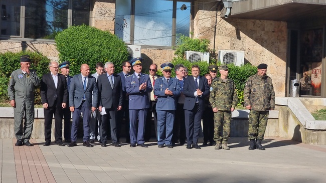 С военен ритуал, въздушен поздрав, изложби и прожекция в Ловеч бяха отбелязани 45 години от полета на първия български космонавт Георги Иванов