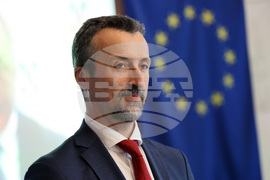 Национален център по заразни и паразитни болести  - дарение