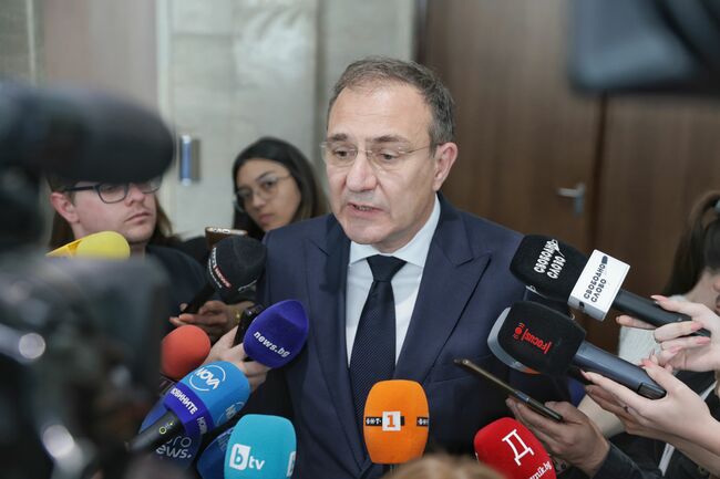 Няма да ходим на среща с ГЕРБ-СДС за правителство, каза Борислав Гуцанов от БСП