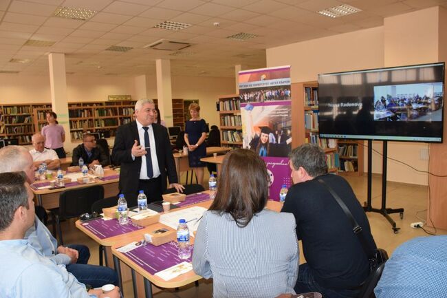 Студенти от Русенския университет и професионалисти от практиката проведоха семинар за кариерното развитие и качество на живот 