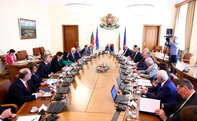 Служебно правителство - първо заседание