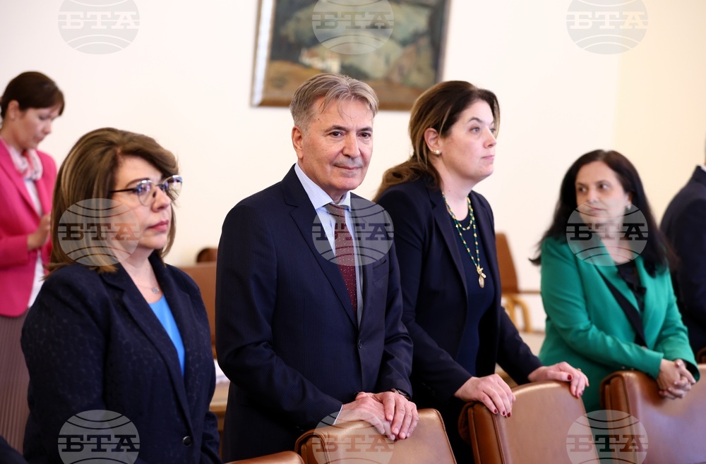 Служебно правителство - първо заседание