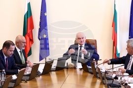 Служебно правителство - първо заседание