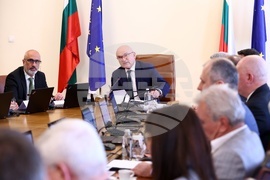 Служебно правителство - първо заседание