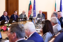 Служебно правителство - първо заседание