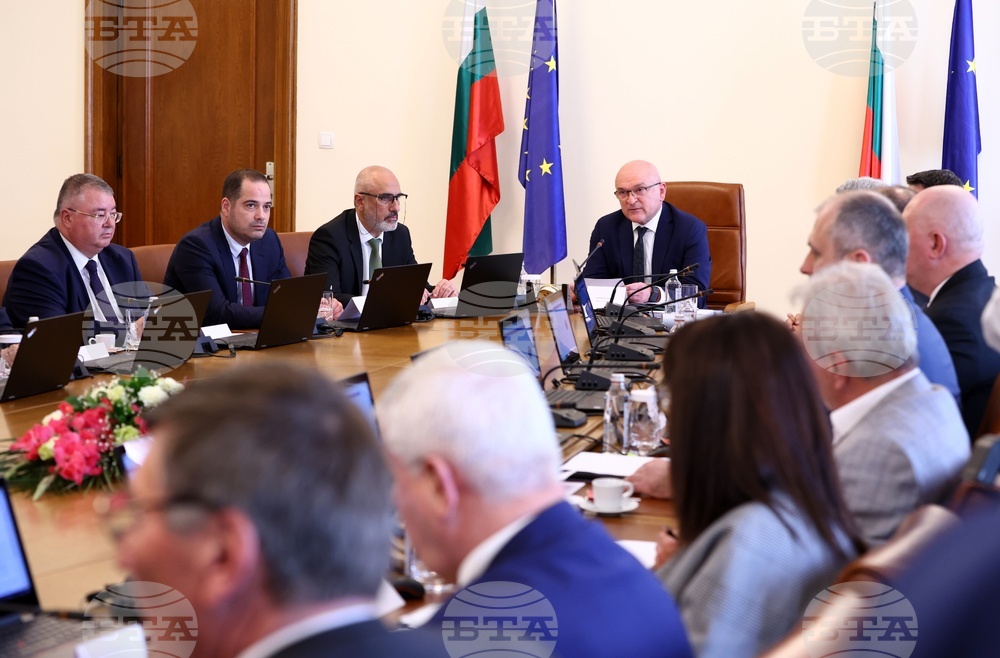 Служебно правителство - първо заседание
