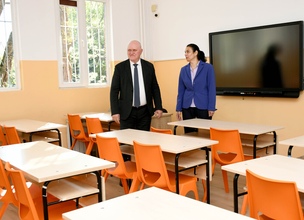 Министър Галин Цоков откри обновената сграда на професионалната гимназия по дизайн в София