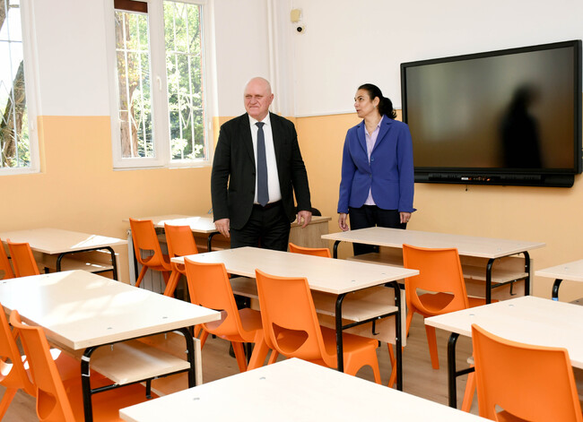 Министър Галин Цоков откри обновената сграда на професионалната гимназия по дизайн в София