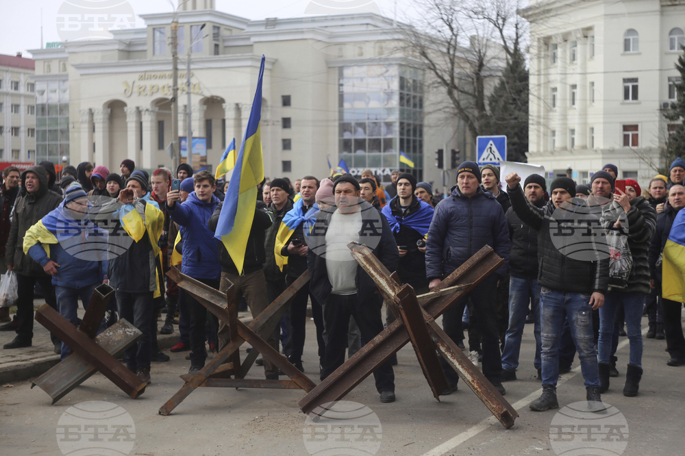 Двама цивилни загинаха при удар на украинските въоръжени сили срещу град Херсон, съобщиха местните спешни служби