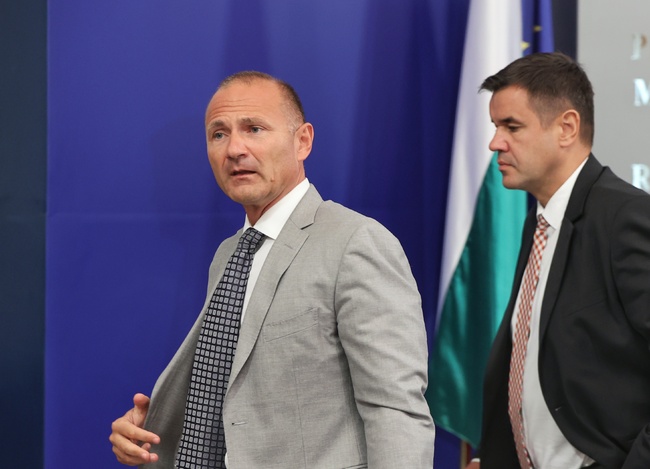 Държавата ще търси начин да намали цените на горивата в сътрудничество с компаниите на "Лукойл" у нас