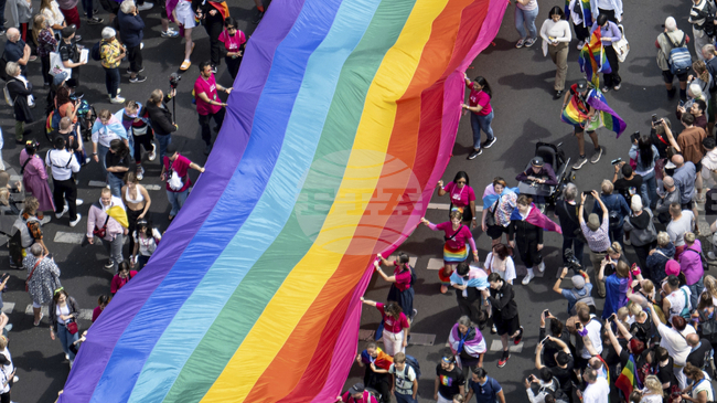 Над 22 000 души в Германия са сменили официалния си пол след промени в закона