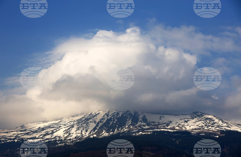 Good Mountain Hiking Conditions on Saturday