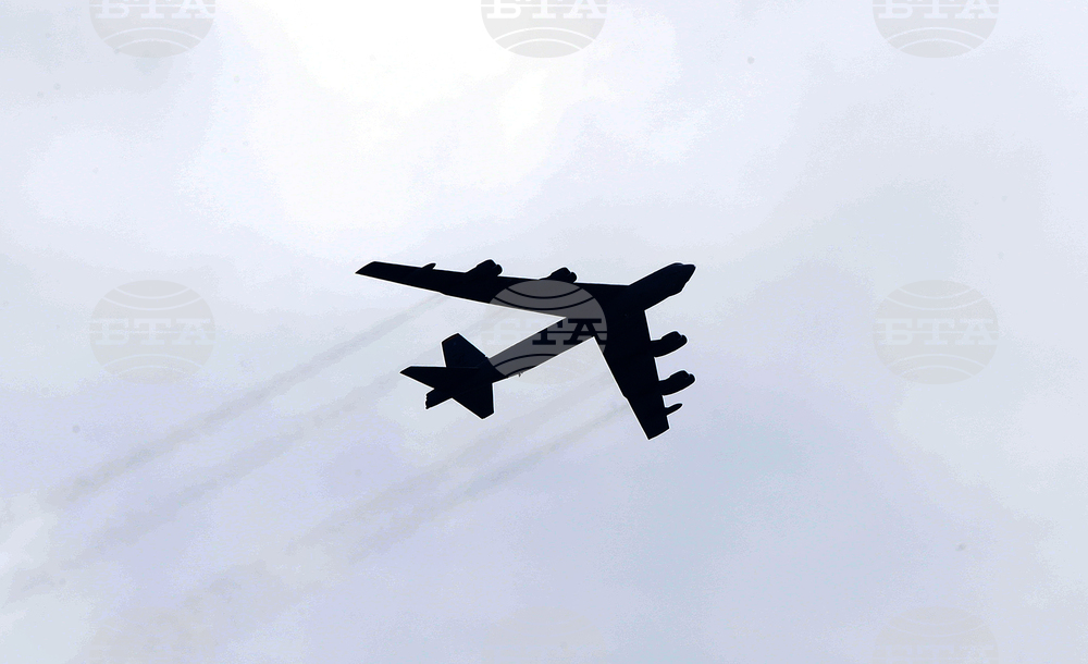 Американски бомбардировачи "Боинг" B-52 прелетяха ниско над Стокхолм