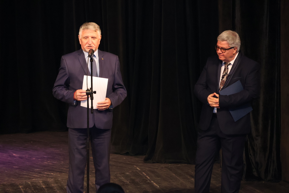 Община Ловеч: Радослав Хитов носителят на наградата „Екзарх Йосиф I“ 2024, той я предоставя на Езиковата и двама ученици