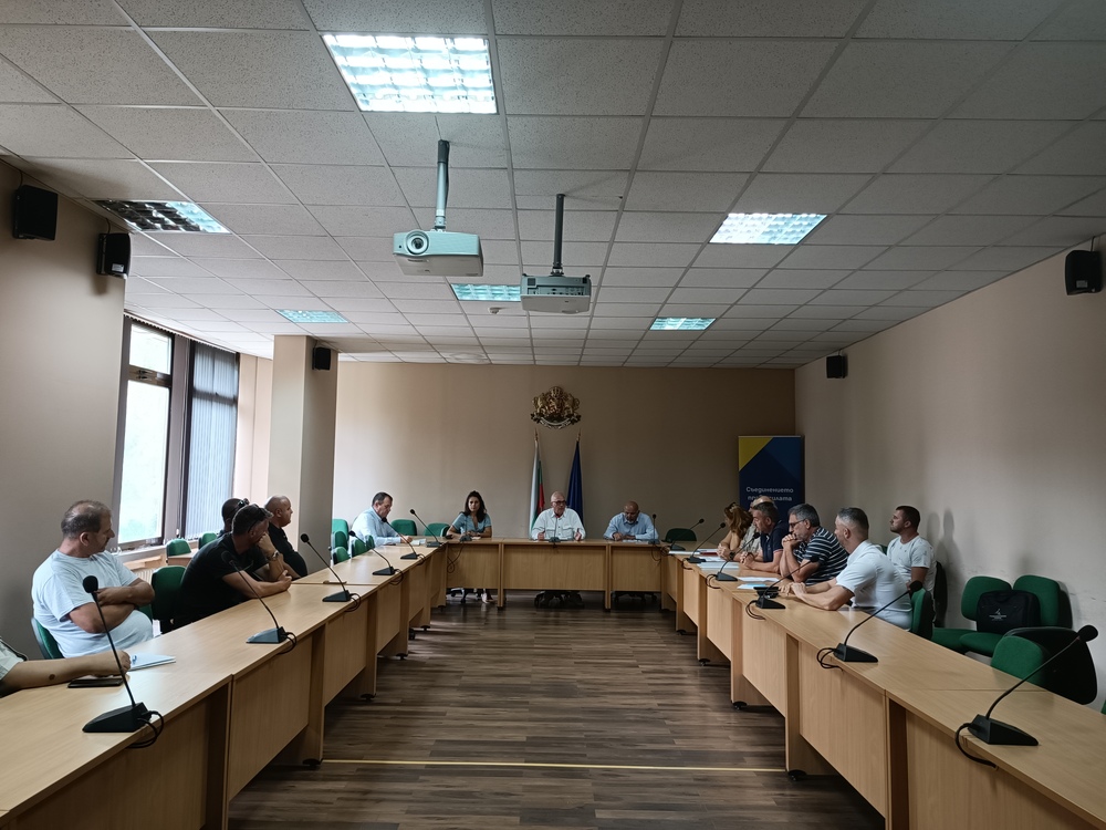  Снабдяването на населението с дърва за огрев бе обсъдено на среща при областния управител инж. Александър Пандурски 