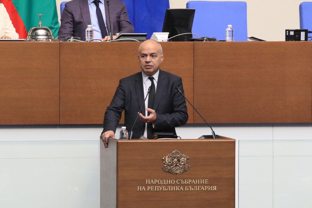 БСП към ПП-ДБ: През 2022 г. се подписахте под социалната политика на БСП, сега не ви била политика пенсионните надбавки – това е шизофренно поведение