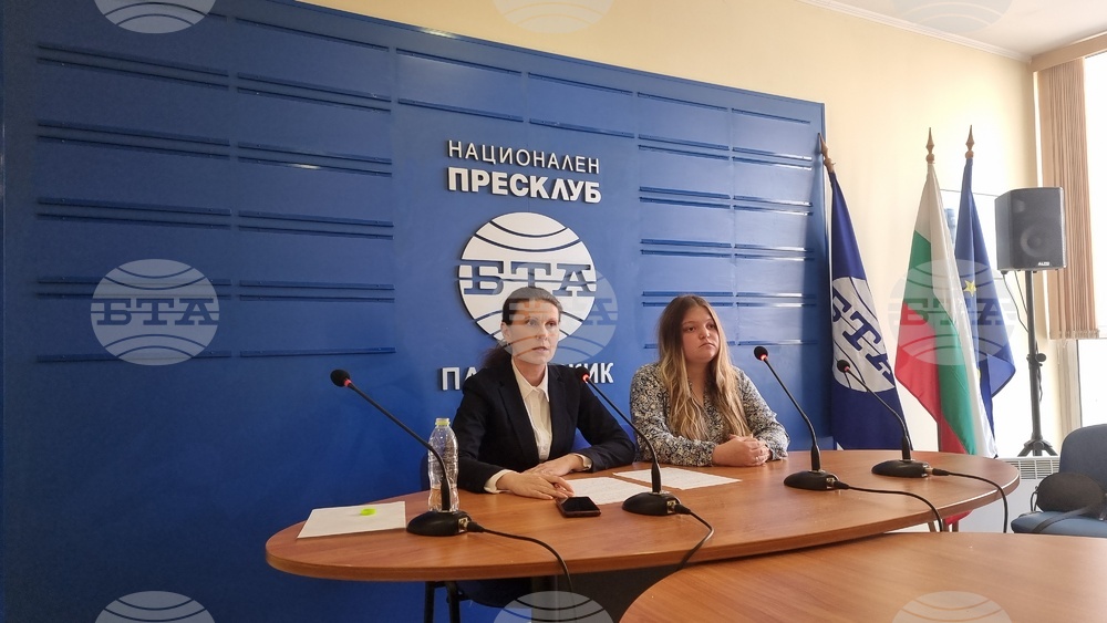 Председателят на структурата на "Възраждане" в Пазарджик Десислава Георгиева обяви, че напуска партията