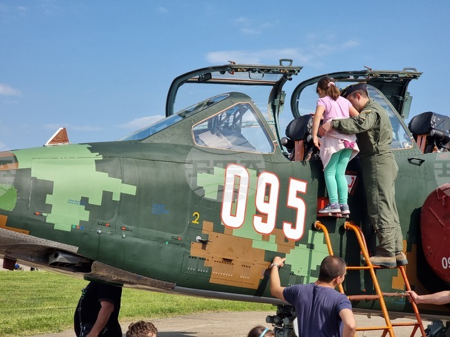 Авиобаза "Безмер" край Ямбол отваря вратите си по повод Международния ден на детето