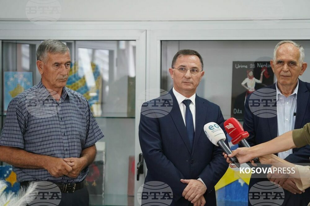 КосоваПрес: Американски кът е открит в училище „Джавит Ахмети“ в Прищина