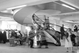 Централен универсален магазин (ЦУМ)