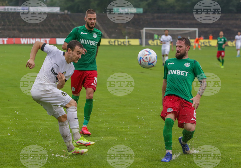 Ботев (Враца) постигна първа победа през календарната 2026-а година срещу останалия с 10 футболисти Арда