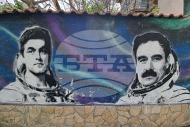 София - графити - български космонавти