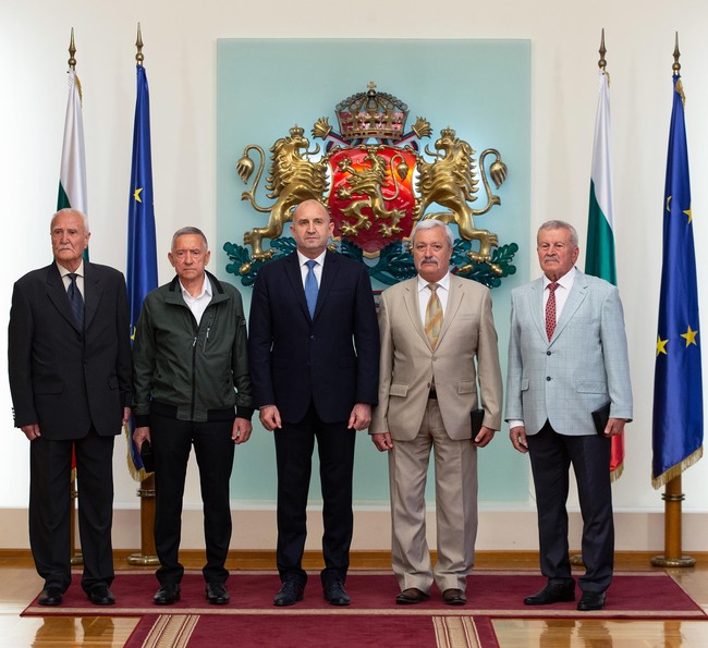 Президентът: България има достоен принос към развитието на авиацията благодарение на родолюбието, куража и всеотдайността на поколения наши летци