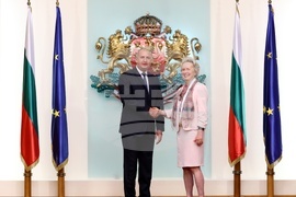 Румен Радев - Андреа Вике - награждаване