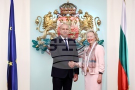 Румен Радев - Андреа Вике - награждаване