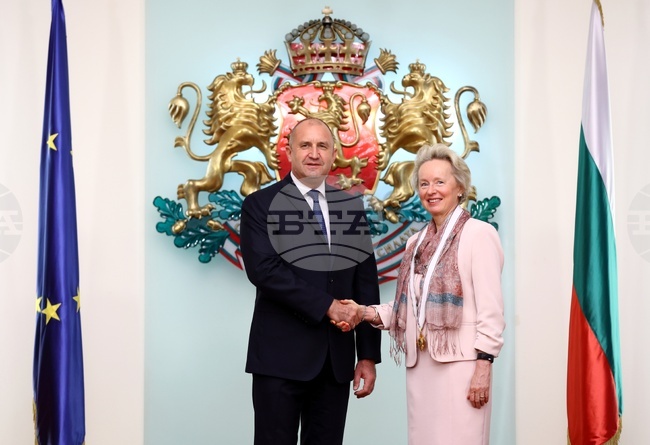 Румен Радев - Андреа Вике - награждаване