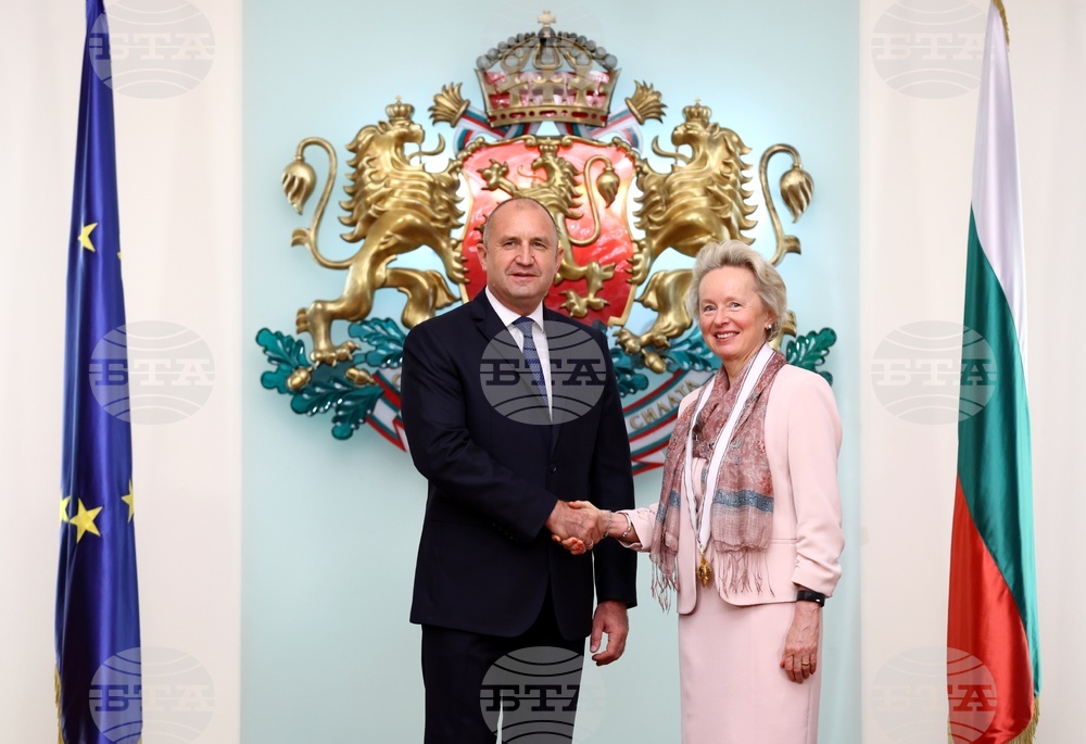 Румен Радев - Андреа Вике - награждаване