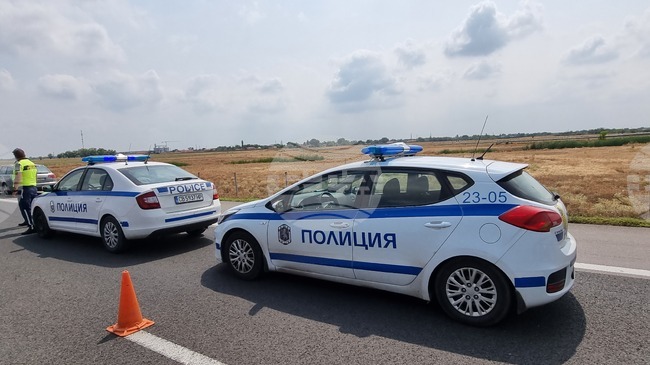 Катастрофа между товарни автомобили ограничи движението по автомагистрала "Марица" в района на Стара Загора