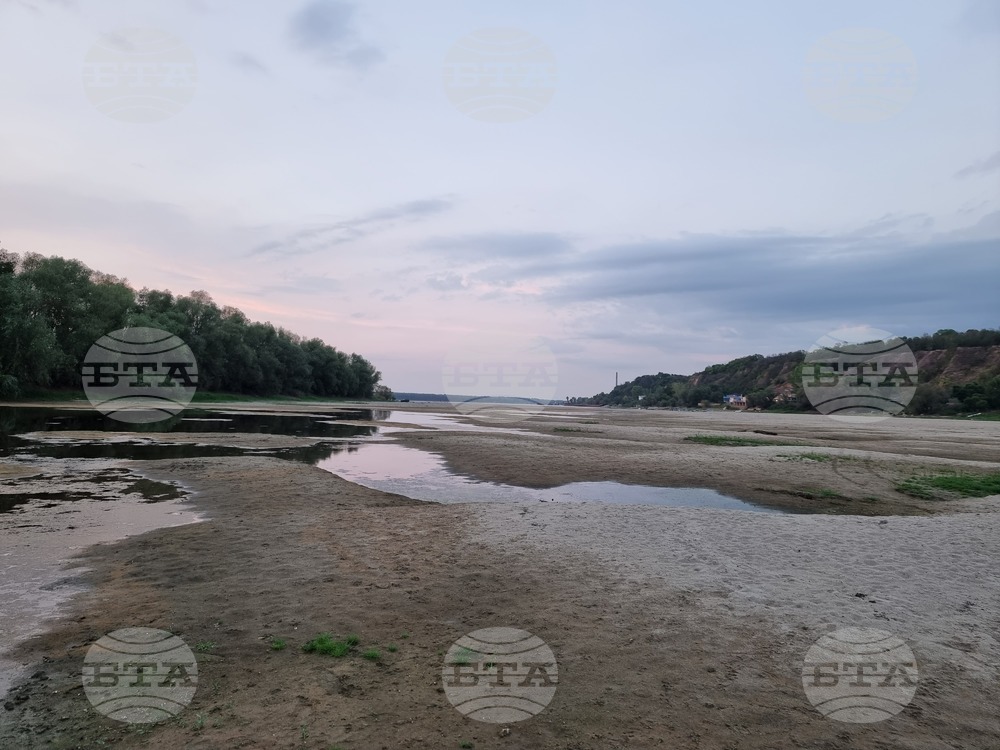 Нивото на река Дунав при Русе е на сантиметър от рекорда за най-ниски води