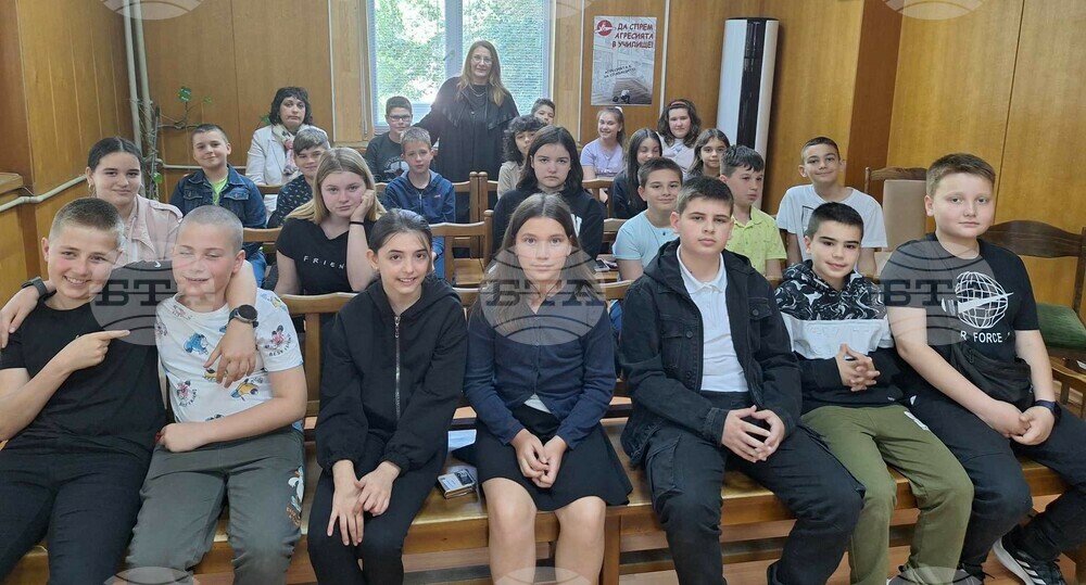 Магистрати и ученици от Силистра участваха в среща под мотото „Обединени срещу агресията във всичките ѝ форми“