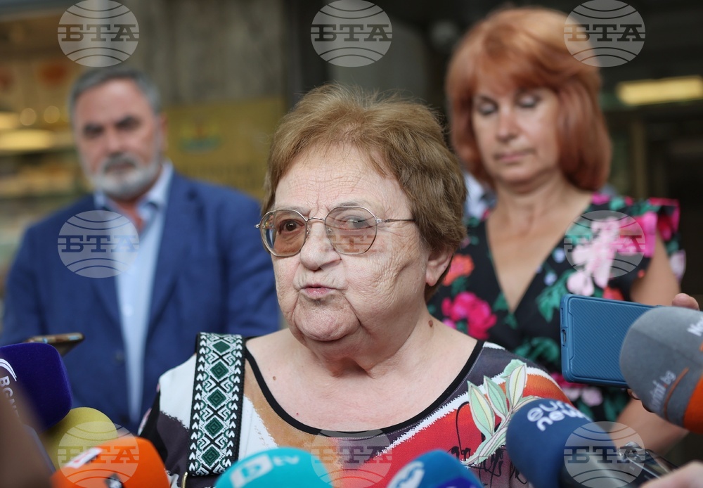 Маските няма да са задължителни в градския транспорт от четвъртък, каза проф. Радка Аргирова
