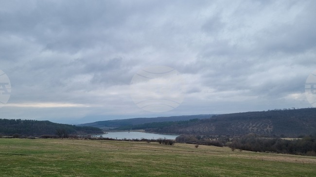 В естествена среда са нужни три-четири години, за да достигне шаранът 30-40 сантиметра, твърди любител рибар от Търговище 