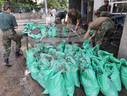    61-а Стрямска механизирана бригада оказва помощ за възстановяване от наводнението в Карлово