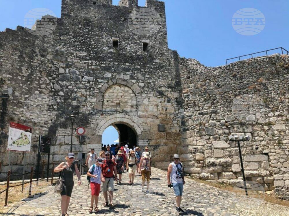 АТА: Голям поток от туристи в Берат, около 270 хиляди посетители от януари досега