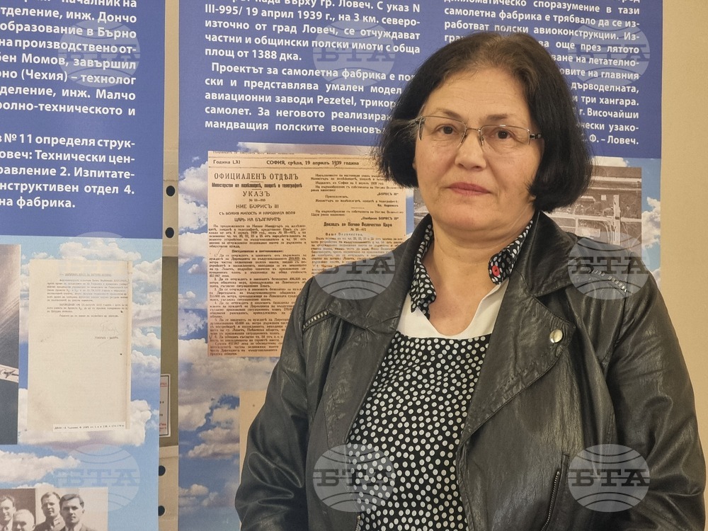 Историята на Държавната самолетна фабрика в Ловеч е представена в изложба на регионалната библиотека