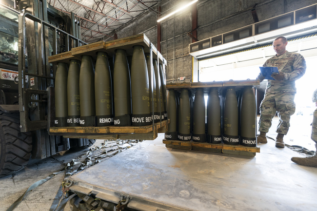 Новата американската военна помощ за Украйна e сигнал за Путин, каза заместник-министър на отбраната на САЩ