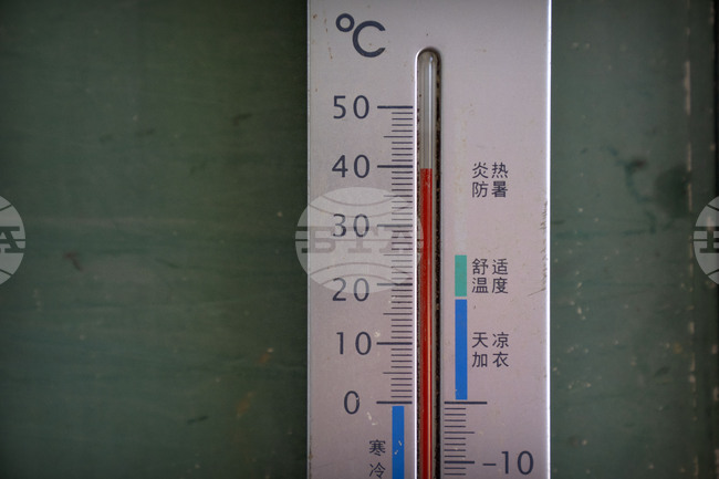 Следващата година вероятно ще бъде четвъртата поредна с 1,4 градуса по Целзий над прединдустриалните нива, прогнозира британската метеорологична служба