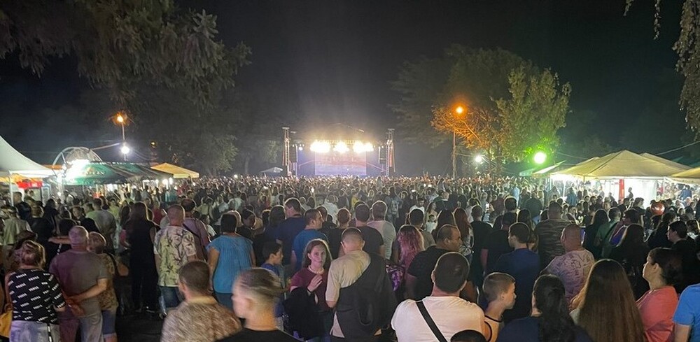 Кралят на попфолка Азис пя на видинска сцена