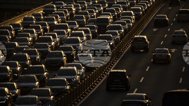 Китай понижава цените на бензина и дизела от утре