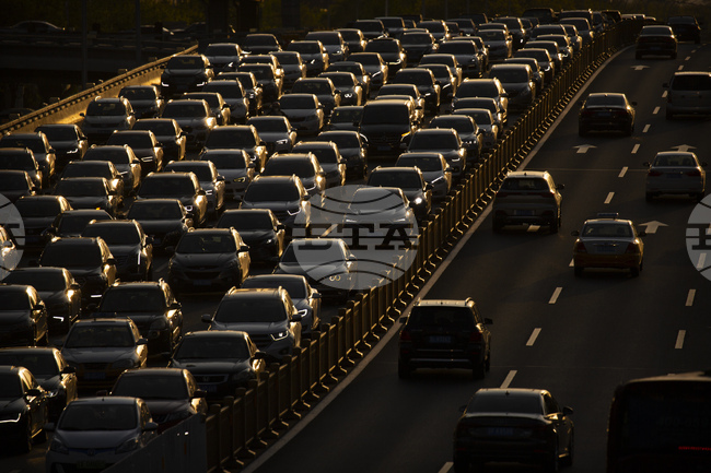 Китай понижава цените на бензина и дизела от утре