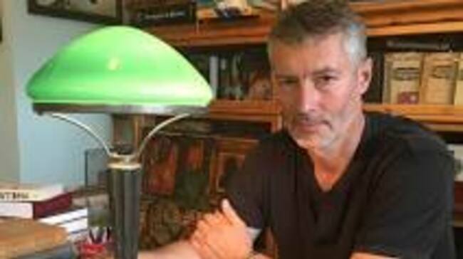 Руският опозиционер Евгений Ройзман е арестуван за "дискредитиране" на армията, съобщиха силите на реда