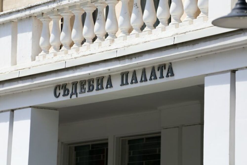 Домашен арест е наложен на обвинен в подбудителство за палеж на автомобил
