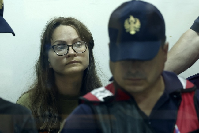 Руска блогърка потърси политическо убежище в Албания, след като беше арестувана за шпионаж миналия август