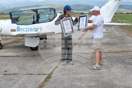 Британско-белгийският пилот Мак Ръдърфорд кацна на летище „София Запад“