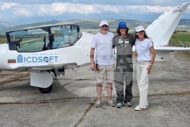 Британско-белгийският пилот Мак Ръдърфорд кацна на летище „София Запад“