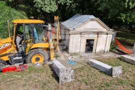 Русе - гробница - реставрация